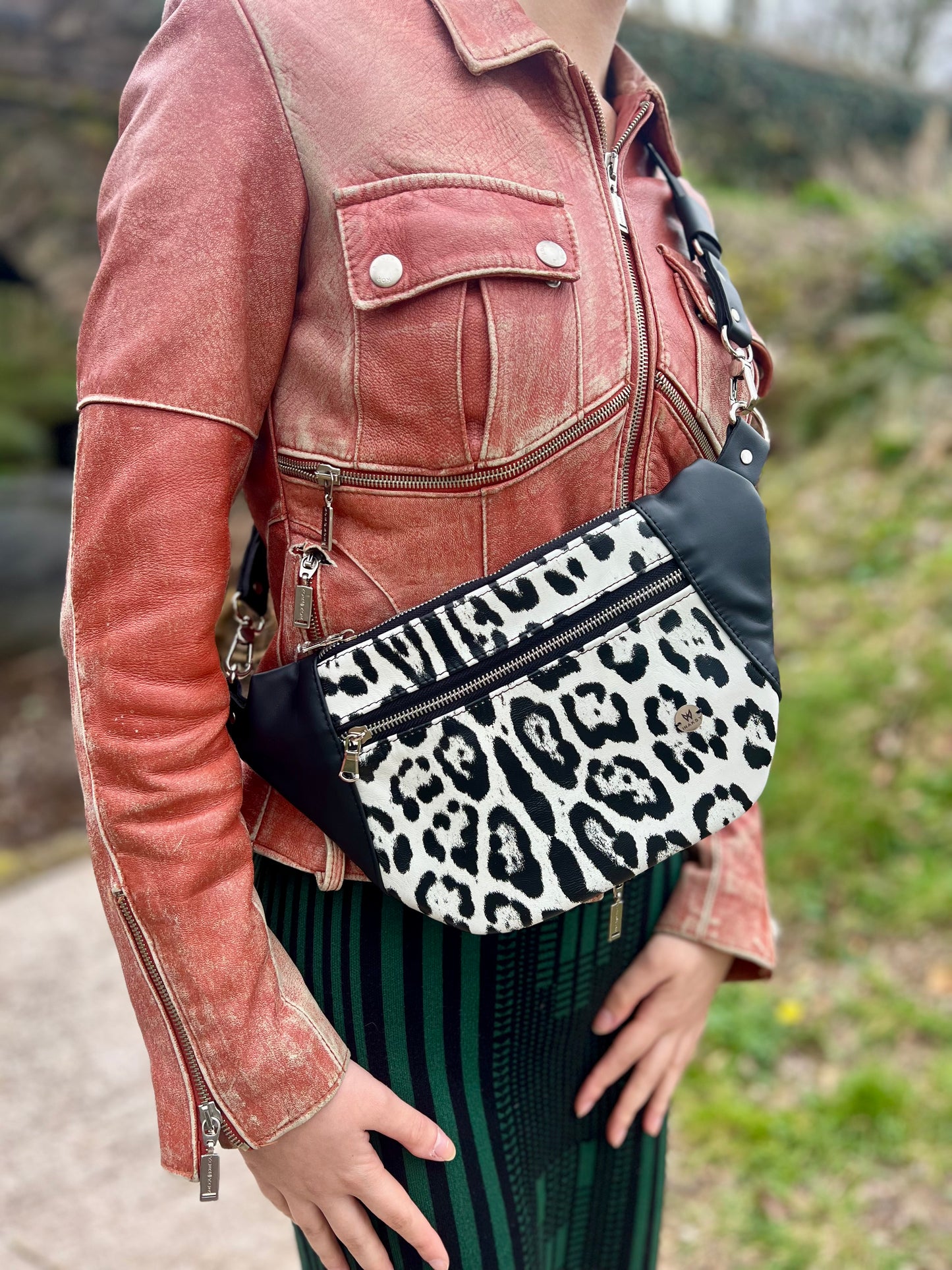 Màla Sleek | Genuine Cowhide Leather Bag in Black & White Cow Print