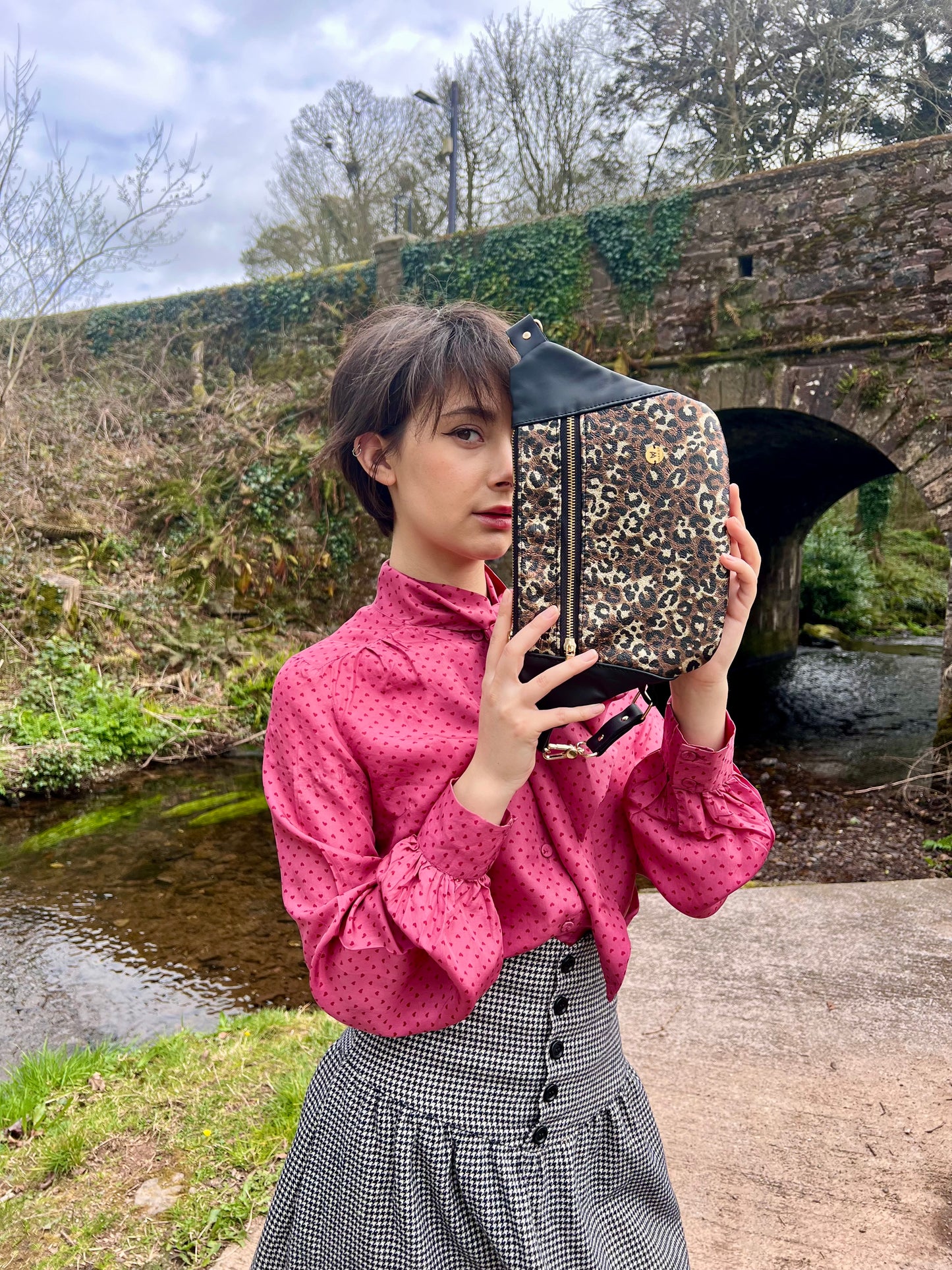 Màla Sleek – Genuine Cowhide Leather Bag in Black, Gold & Brown Leopard Print